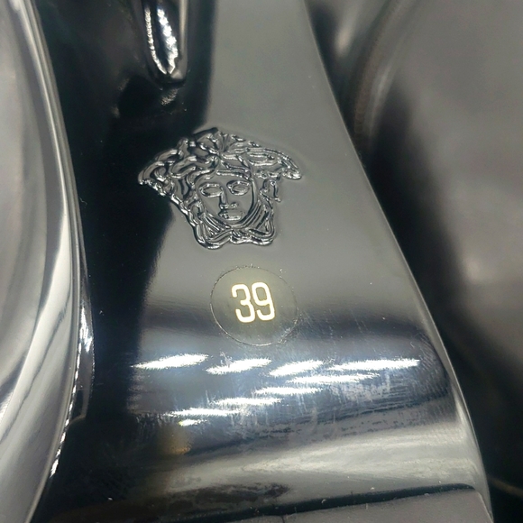 VERSACE BLACK LEATHER WITH GOLD JEWELRY SIZE 39 NEW CONDITION 100% AUTHENTIC - Picture 8 of 16